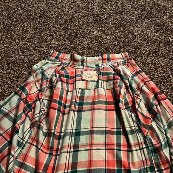 Girls size s shirt - Picture 2 of 3